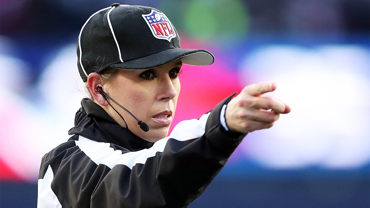 The First Female NFL Referee - How Sarah Thomas Became a Football Ref