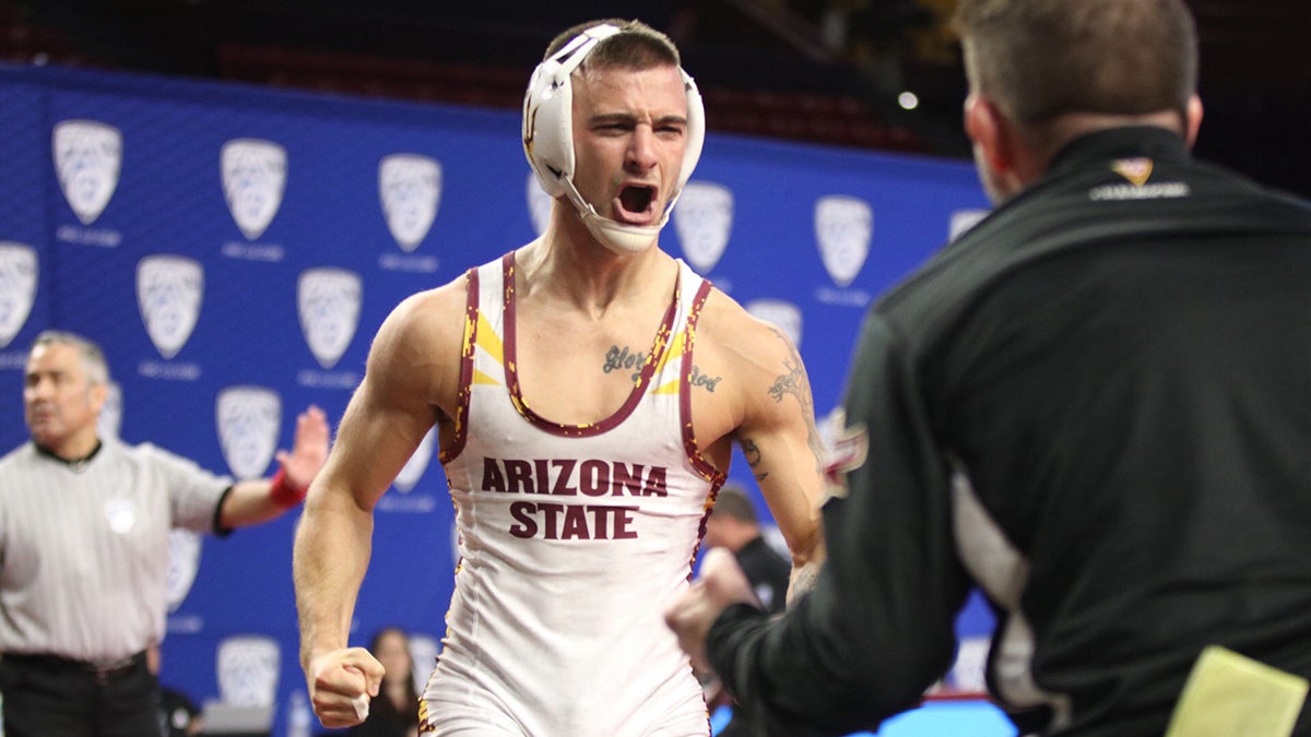 Colorado Springs wrestler refuses to wrestle girl, knocks self out of  tournament